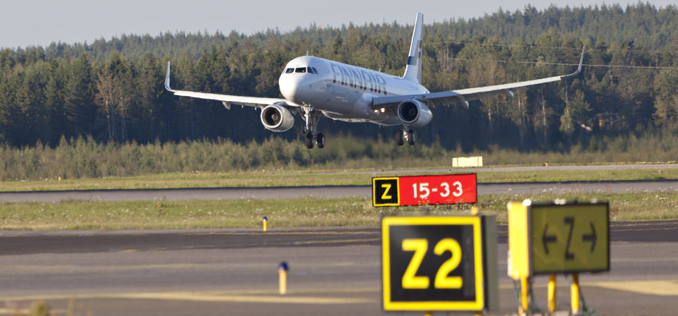 finnair_helsinki_landing.jpg